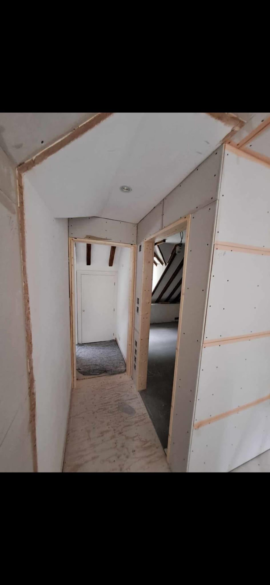 Landing and suite plasterboarded ahead of skimming
