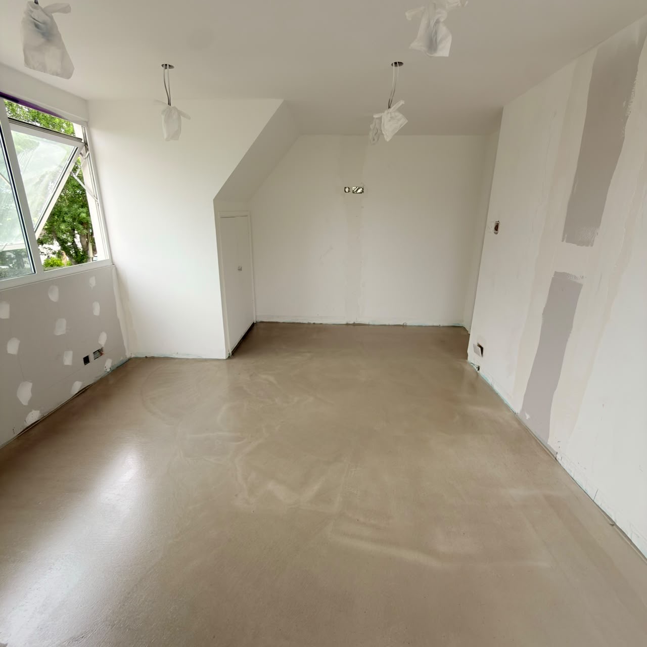 Before — Skimmed walls and a perfectly level floor base